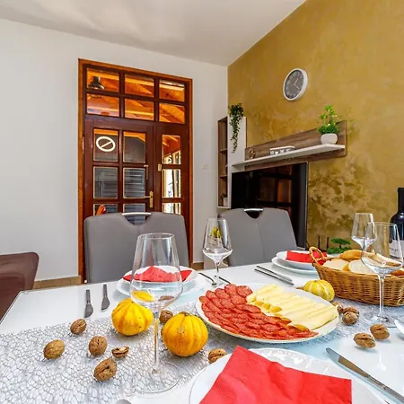 Appartement Kiki 150 Meters To The Banjole