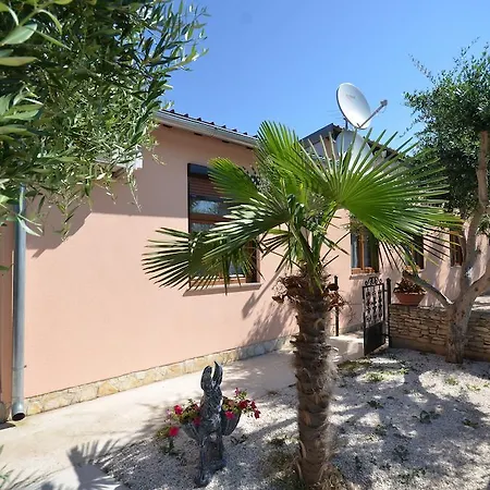 Appartement Kiki 150 Meters To The Banjole